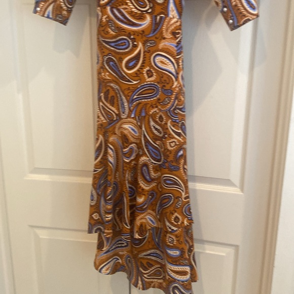 Tyler Boe - Jules silk wrap dress. Size Medium.elbow length. - Picture 6 of 7